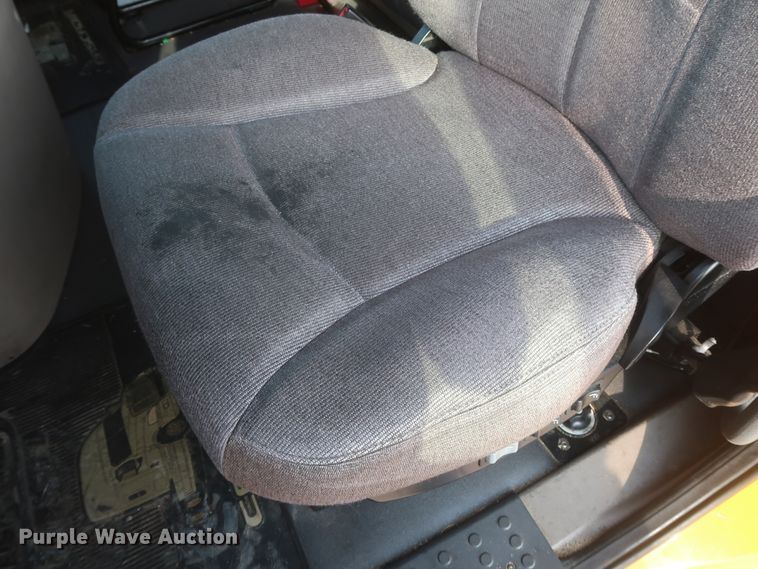 image for item HJ9353 2016 Freightliner Cascadia 125  semi truck