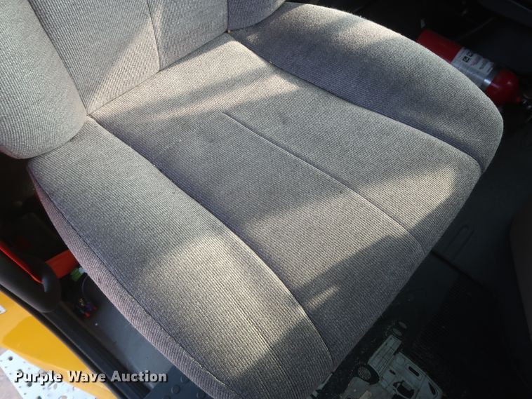 image for item HJ9353 2016 Freightliner Cascadia 125  semi truck