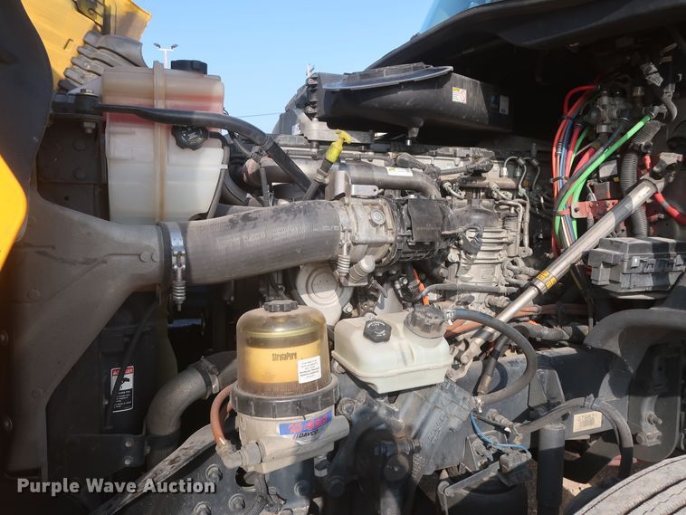 image for item HJ9353 2016 Freightliner Cascadia 125  semi truck