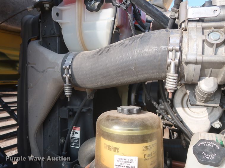 image for item HJ9353 2016 Freightliner Cascadia 125  semi truck