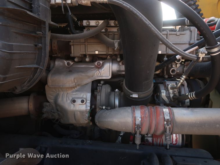 image for item HJ9353 2016 Freightliner Cascadia 125  semi truck