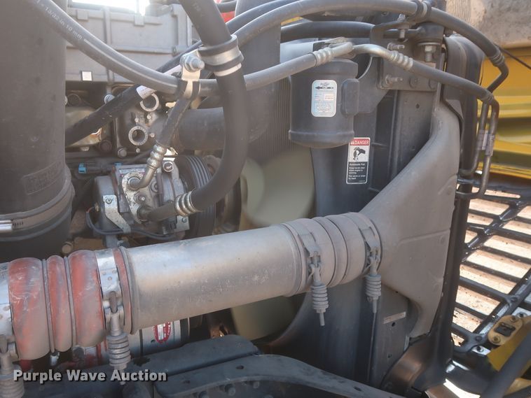 image for item HJ9353 2016 Freightliner Cascadia 125  semi truck