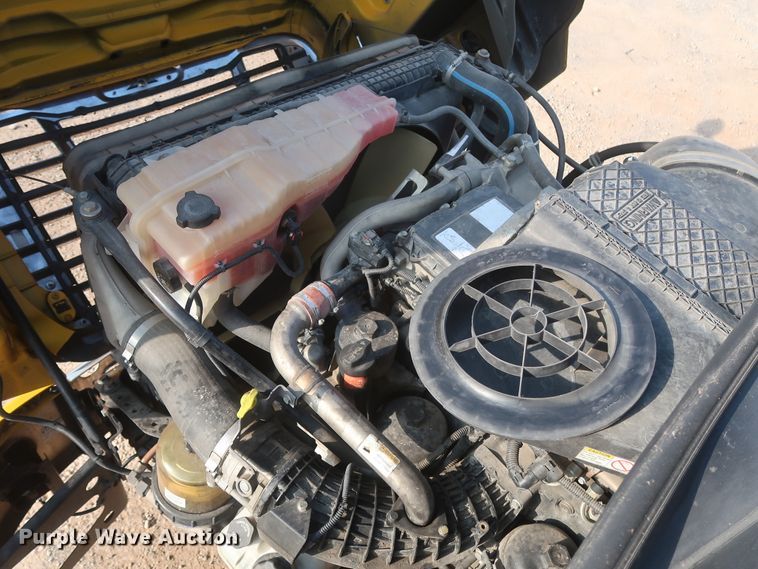 image for item HJ9353 2016 Freightliner Cascadia 125  semi truck