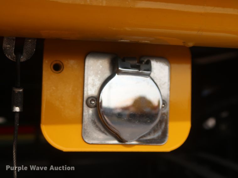 image for item HJ9353 2016 Freightliner Cascadia 125  semi truck