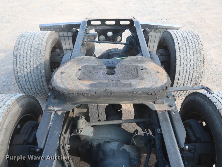 image for item HJ9353 2016 Freightliner Cascadia 125  semi truck