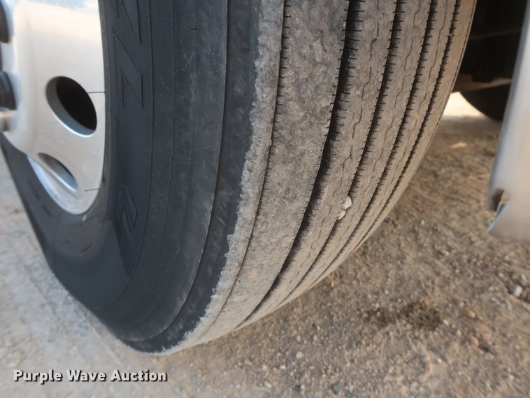 image for item HJ9353 2016 Freightliner Cascadia 125  semi truck