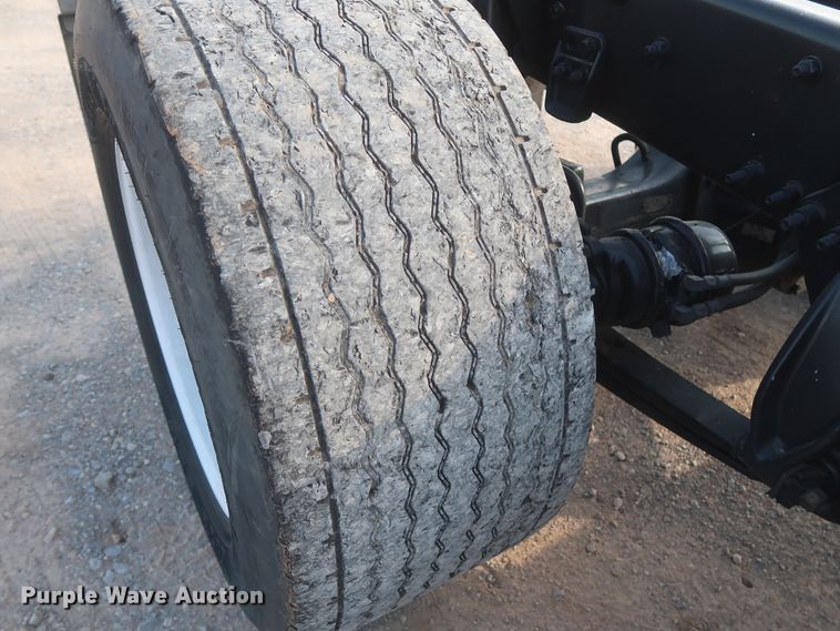 image for item HJ9353 2016 Freightliner Cascadia 125  semi truck