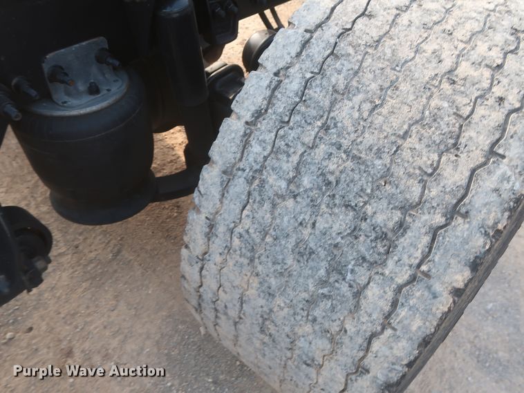 image for item HJ9353 2016 Freightliner Cascadia 125  semi truck