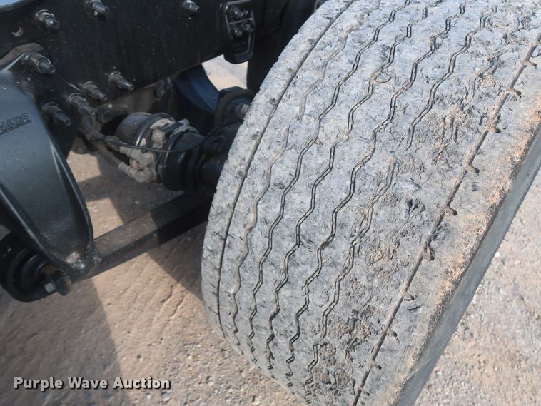 image for item HJ9353 2016 Freightliner Cascadia 125  semi truck