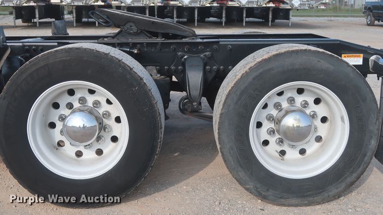 image for item HJ9353 2016 Freightliner Cascadia 125  semi truck