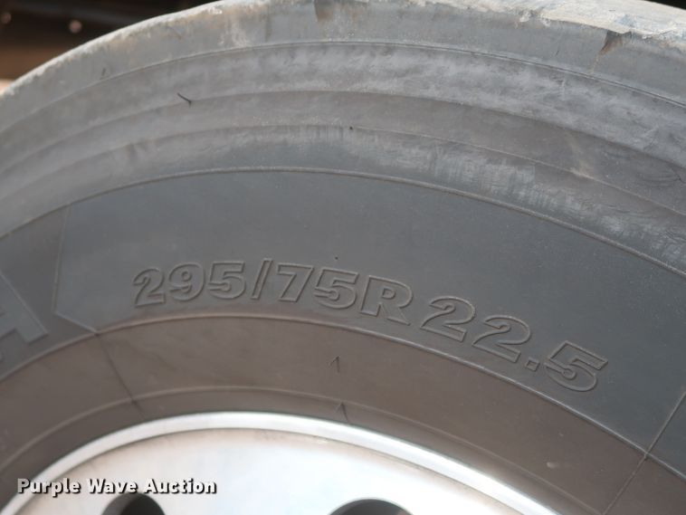 image for item HJ9353 2016 Freightliner Cascadia 125  semi truck