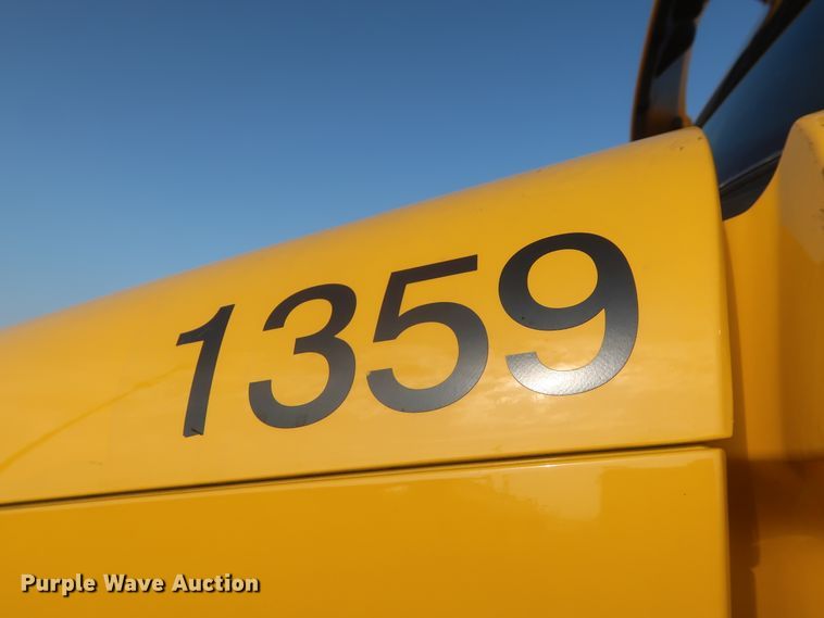 image for item HJ9353 2016 Freightliner Cascadia 125  semi truck