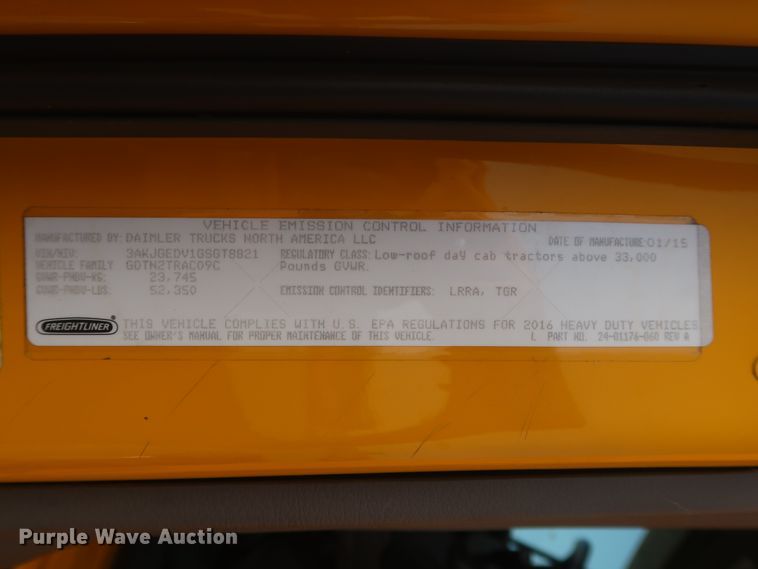 image for item HJ9353 2016 Freightliner Cascadia 125  semi truck