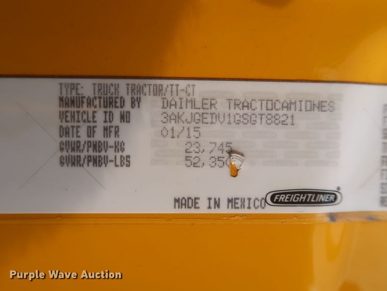 image for item HJ9353 2016 Freightliner Cascadia 125  semi truck