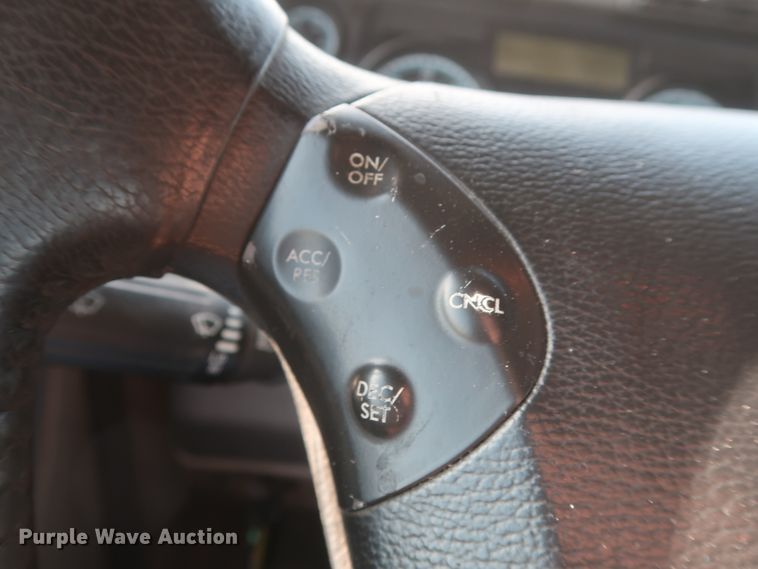 image for item HJ9354 2016 Freightliner Cascadia 125  semi truck