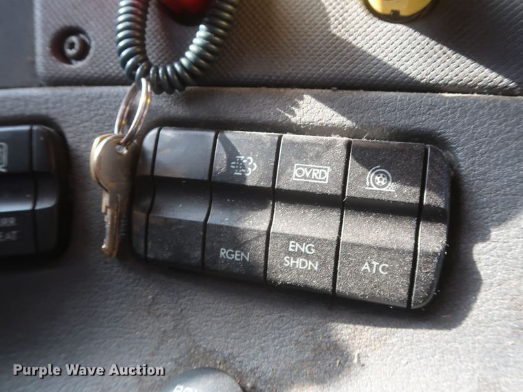 image for item HJ9354 2016 Freightliner Cascadia 125  semi truck