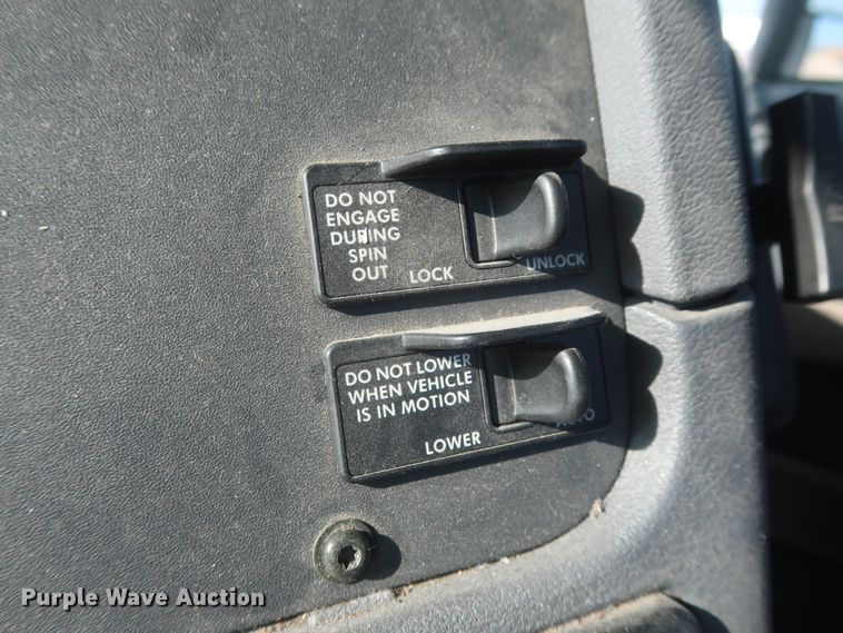 image for item HJ9354 2016 Freightliner Cascadia 125  semi truck