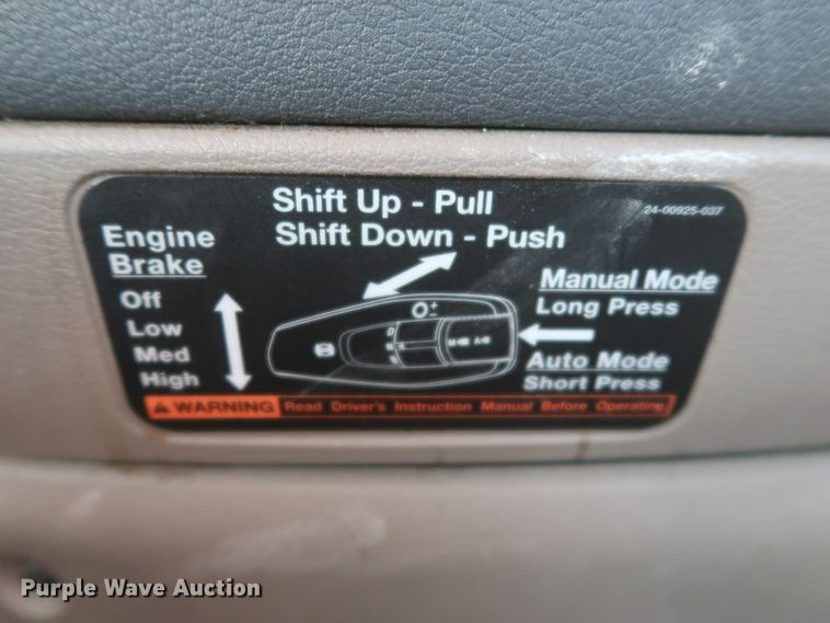 image for item HJ9354 2016 Freightliner Cascadia 125  semi truck