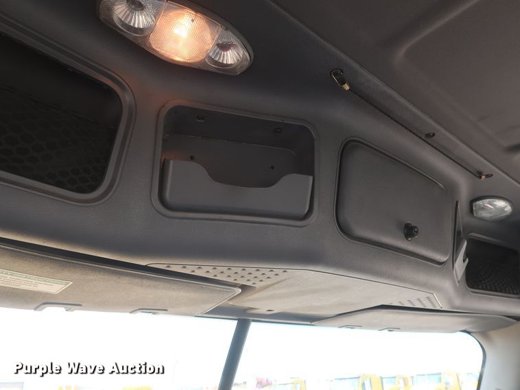 image for item HJ9354 2016 Freightliner Cascadia 125  semi truck