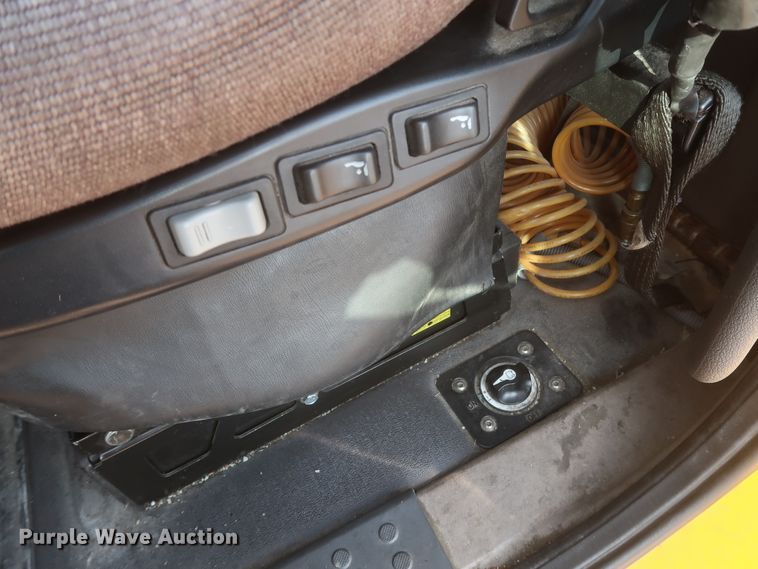 image for item HJ9354 2016 Freightliner Cascadia 125  semi truck