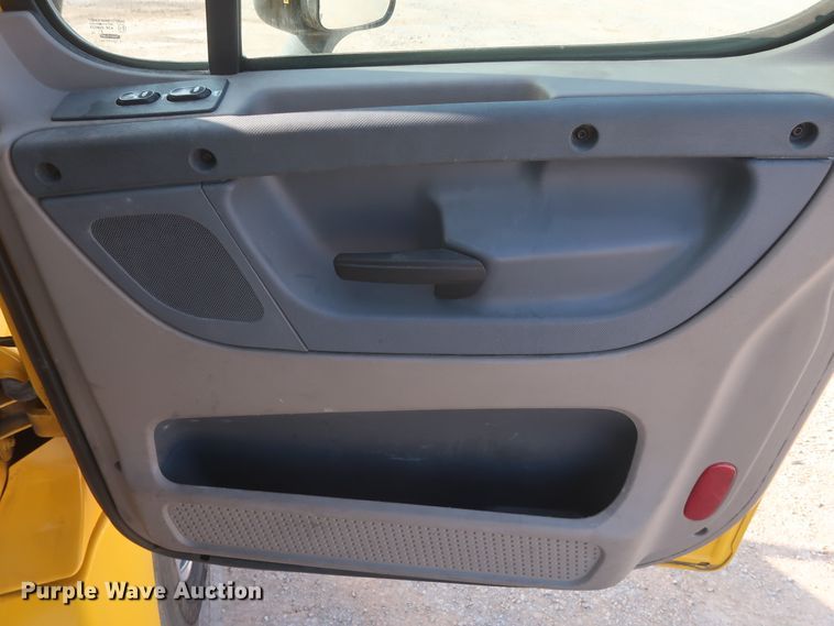 image for item HJ9354 2016 Freightliner Cascadia 125  semi truck