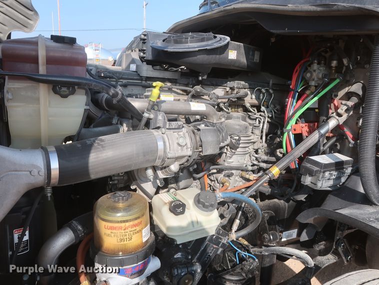 image for item HJ9354 2016 Freightliner Cascadia 125  semi truck