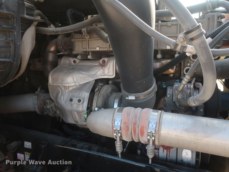 image for item HJ9354 2016 Freightliner Cascadia 125  semi truck