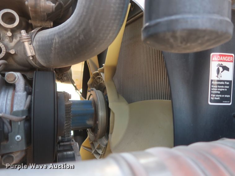 image for item HJ9354 2016 Freightliner Cascadia 125  semi truck