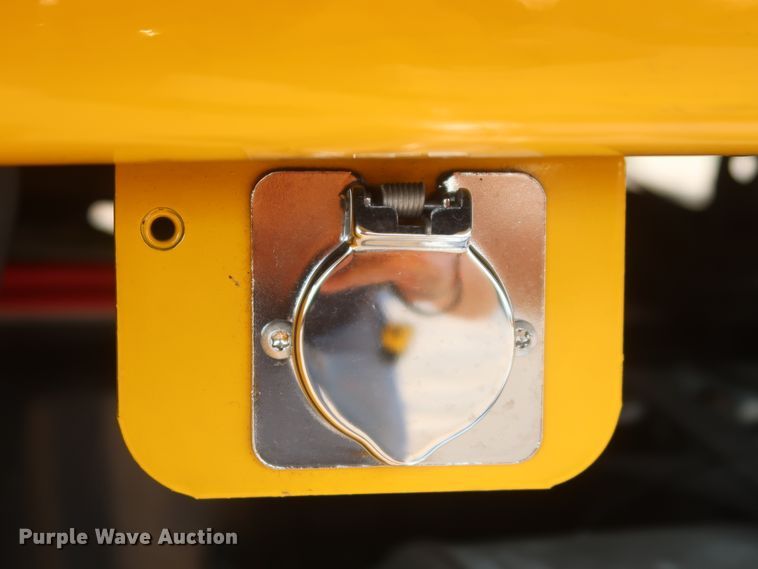 image for item HJ9354 2016 Freightliner Cascadia 125  semi truck