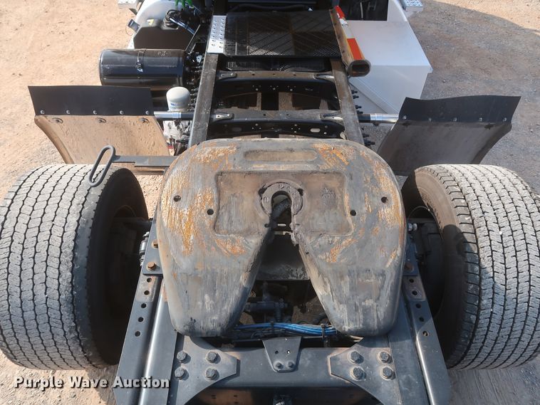 image for item HJ9354 2016 Freightliner Cascadia 125  semi truck