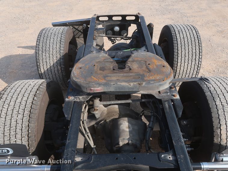 image for item HJ9354 2016 Freightliner Cascadia 125  semi truck