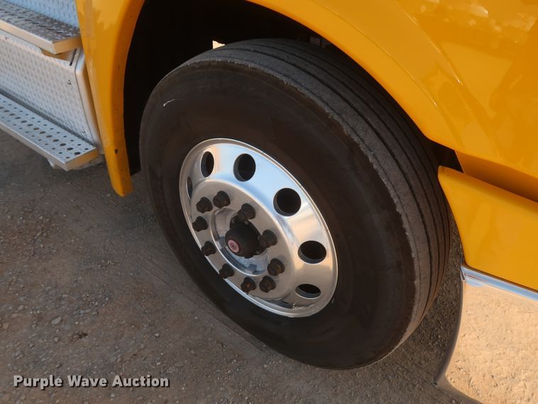 image for item HJ9354 2016 Freightliner Cascadia 125  semi truck