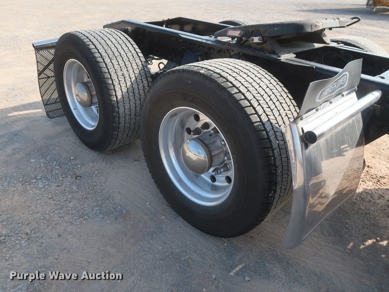 image for item HJ9354 2016 Freightliner Cascadia 125  semi truck