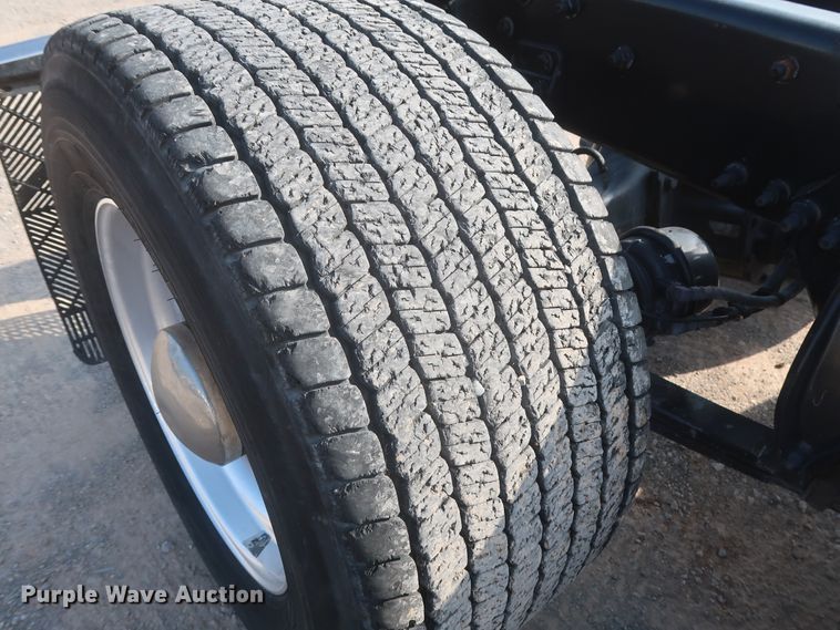 image for item HJ9354 2016 Freightliner Cascadia 125  semi truck