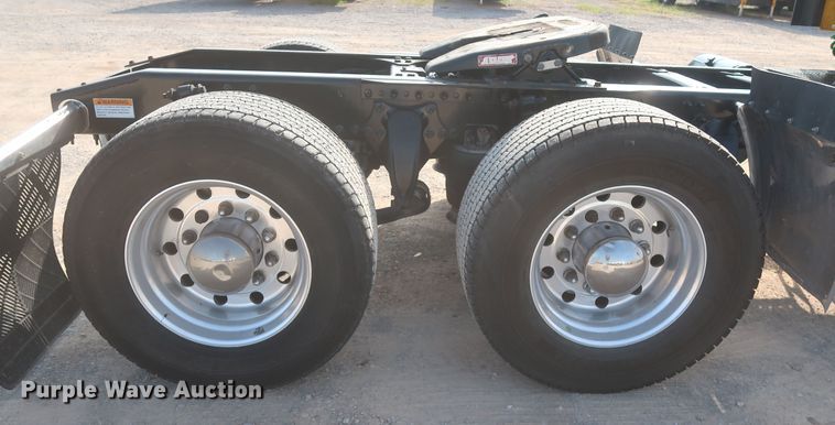 image for item HJ9354 2016 Freightliner Cascadia 125  semi truck