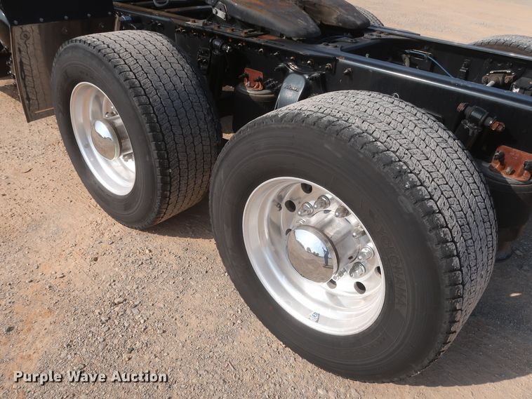 image for item HJ9354 2016 Freightliner Cascadia 125  semi truck