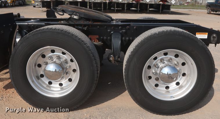 image for item HJ9354 2016 Freightliner Cascadia 125  semi truck