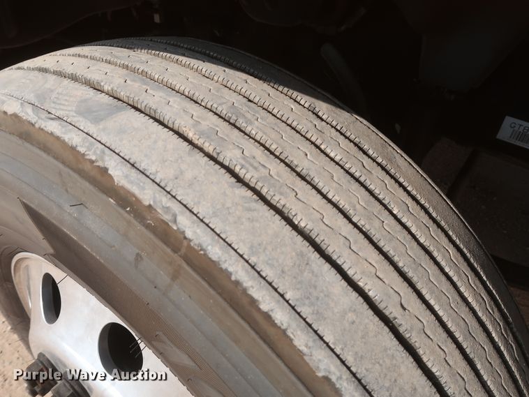 image for item HJ9354 2016 Freightliner Cascadia 125  semi truck