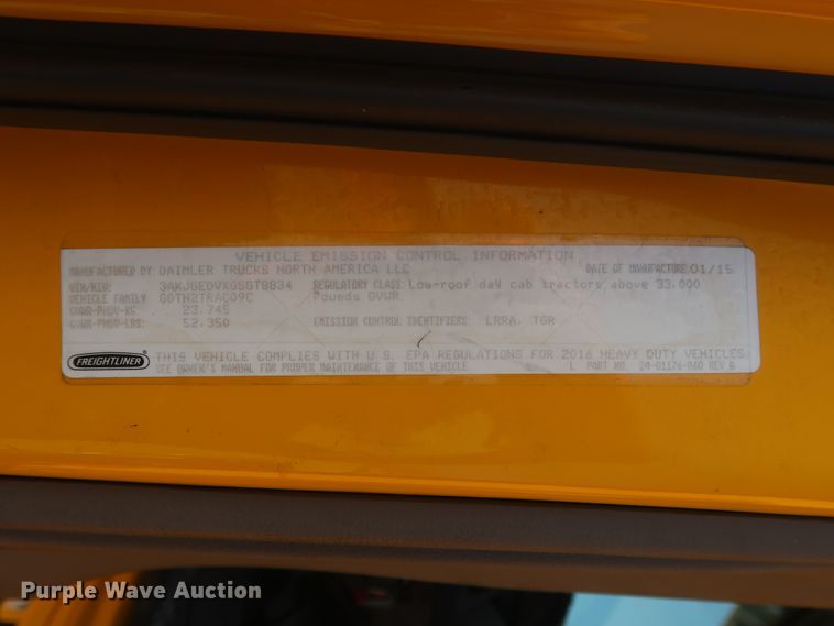 image for item HJ9354 2016 Freightliner Cascadia 125  semi truck