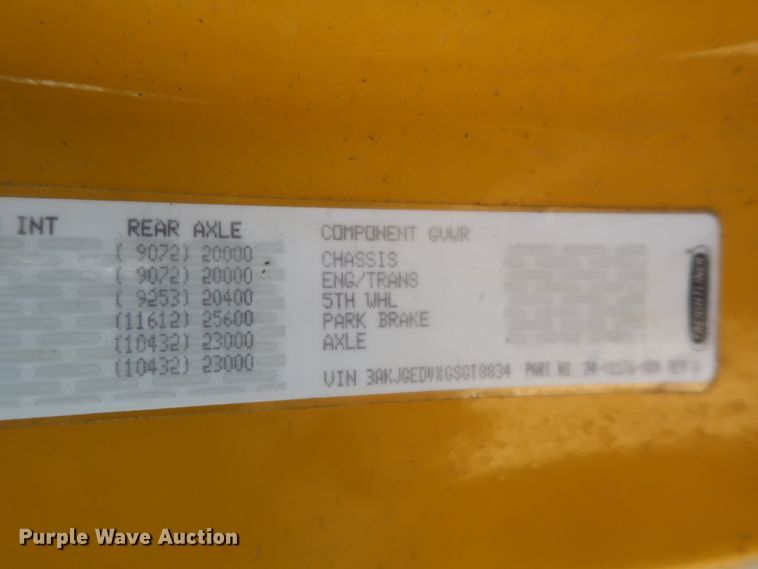 image for item HJ9354 2016 Freightliner Cascadia 125  semi truck