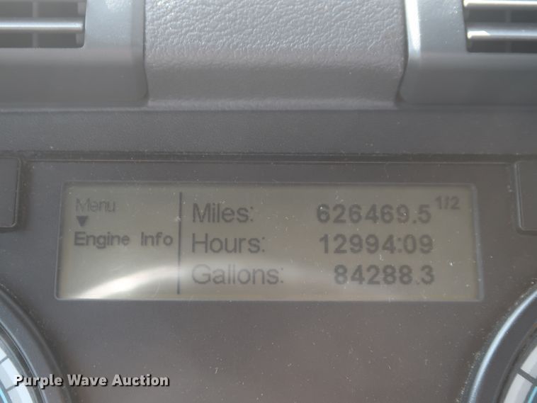 image for item HJ9355 2016 Freightliner Cascadia 125  semi truck