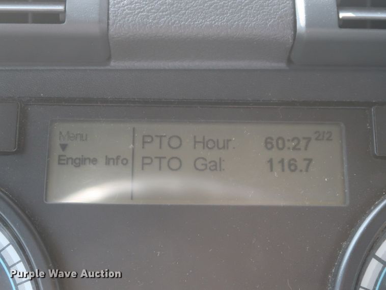 image for item HJ9355 2016 Freightliner Cascadia 125  semi truck