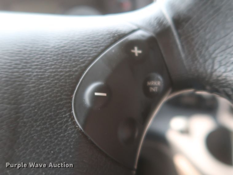 image for item HJ9355 2016 Freightliner Cascadia 125  semi truck