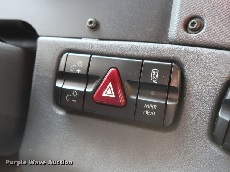 image for item HJ9355 2016 Freightliner Cascadia 125  semi truck