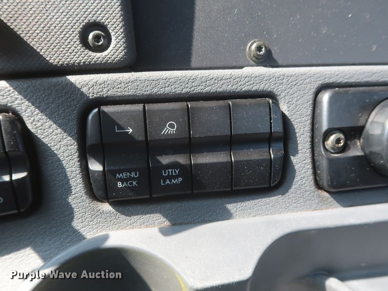 image for item HJ9355 2016 Freightliner Cascadia 125  semi truck