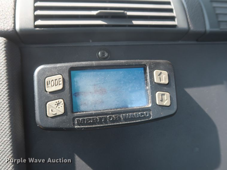 image for item HJ9355 2016 Freightliner Cascadia 125  semi truck