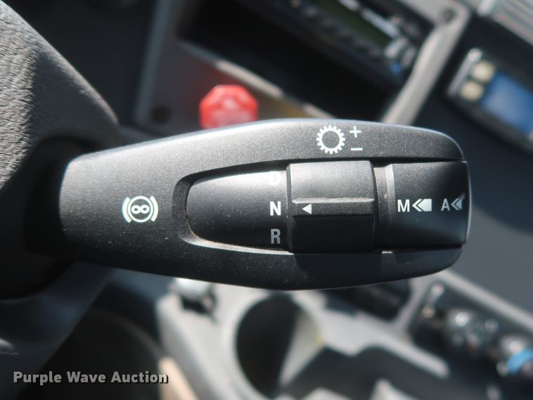 image for item HJ9355 2016 Freightliner Cascadia 125  semi truck