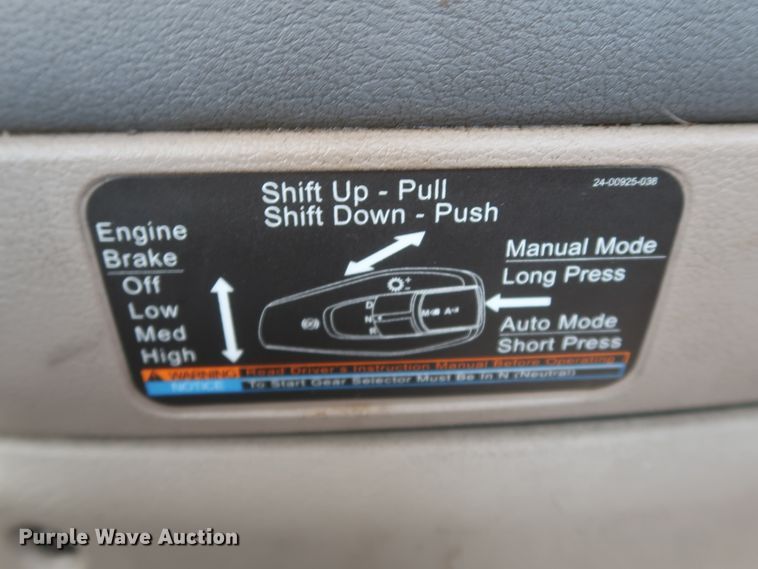 image for item HJ9355 2016 Freightliner Cascadia 125  semi truck