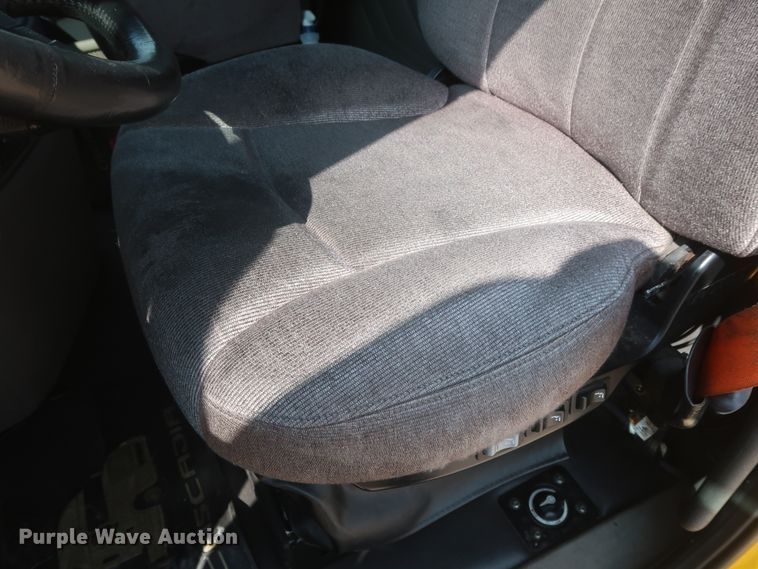 image for item HJ9355 2016 Freightliner Cascadia 125  semi truck