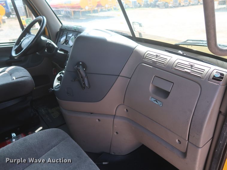 image for item HJ9355 2016 Freightliner Cascadia 125  semi truck